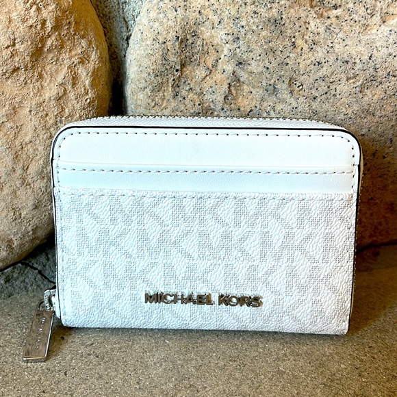 Michael Kors Jet Set Travel Medium Zip Around Card Case Wallet MK Optic White - Picture 1 of 11